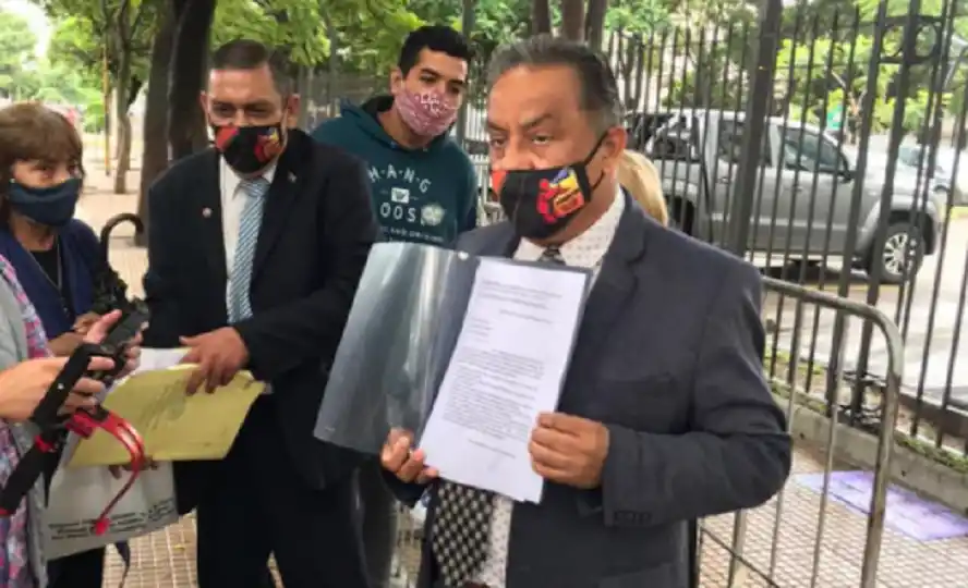 José García, antes de la entrega de las firmas en la Legislatura. FOTO FACEBOOK fODECUS. 
