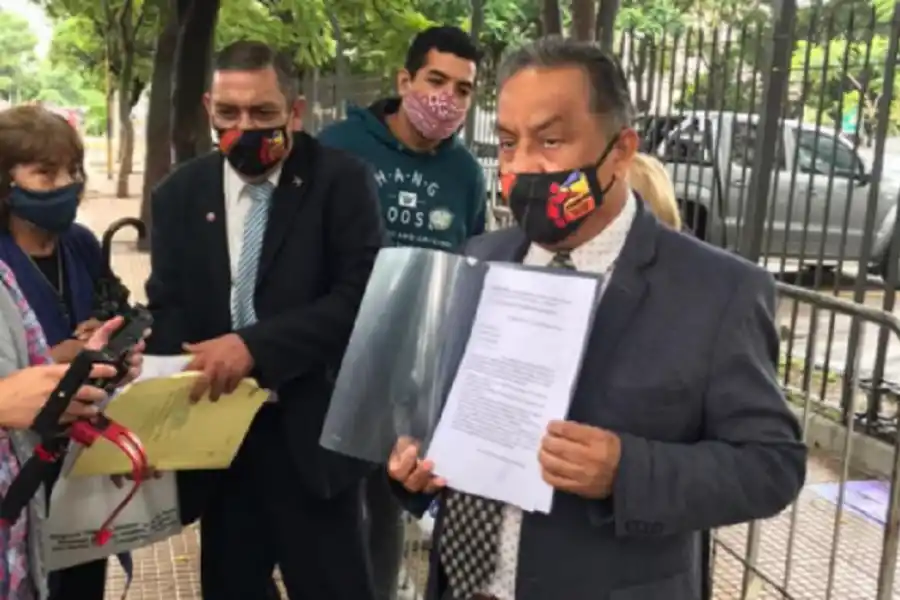 José García, antes de la entrega de las firmas en la Legislatura. FOTO FACEBOOK fODECUS. 