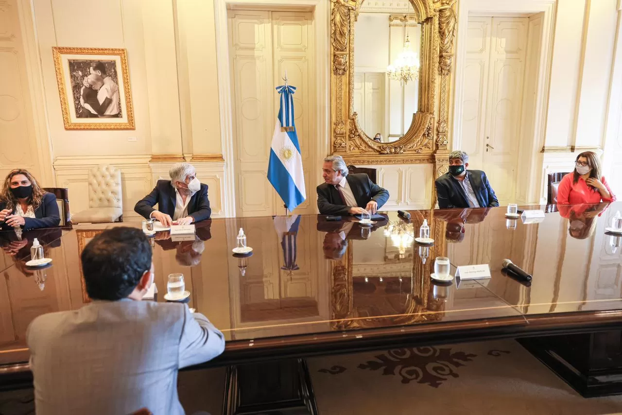 EN LA CASA ROSADA. Fernández recibió a empresarios y sindicalistas del transporte automotor de cargas.