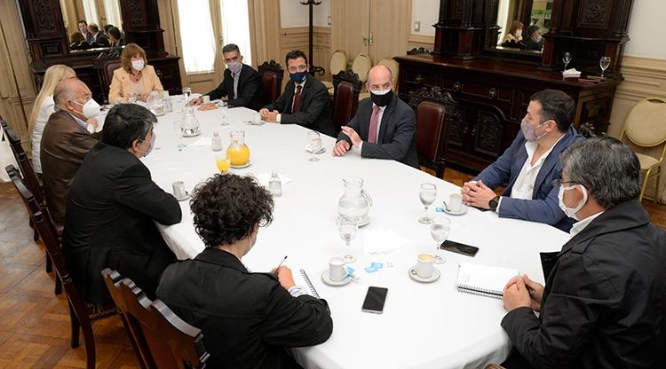 GABINETE. Ministros -entre ellos Lichtmajer, de Educación- y secretarios de Gobierno, en reunión de trabajo. Foto: Comunicación Pública