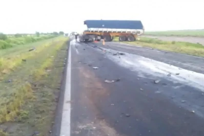 Un muerto al chocar un camión y una camioneta en Taco Ralo
