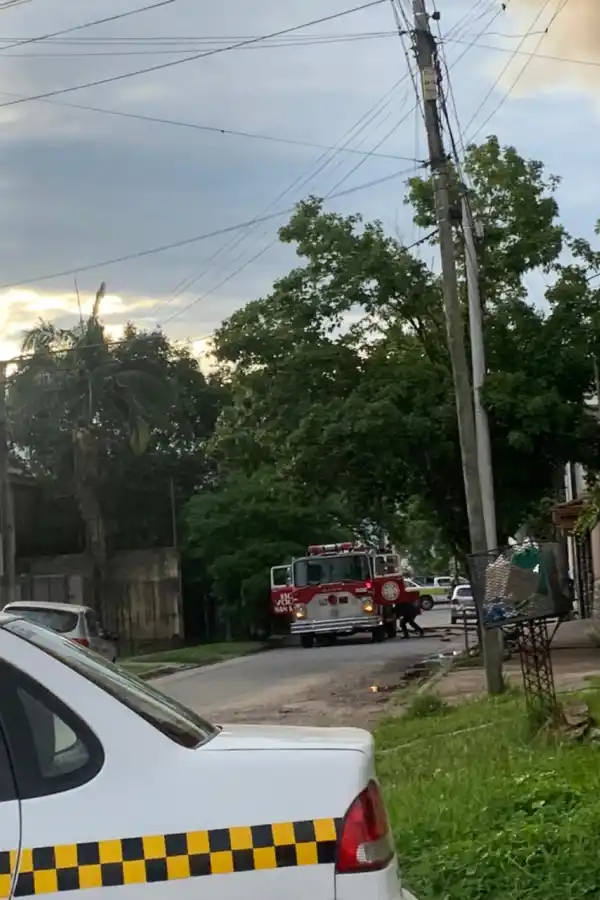Alarma por un incendio a pocos metros de una estación de servicio