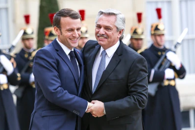 FMI, vacunas y felicitaciones por la IVE: los ejes de la charla entre Alberto Fernández y Macron