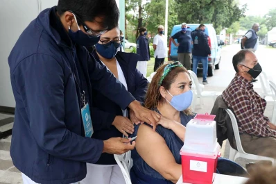 Gráficos: cómo marcha el plan de vacunación en Tucumán respecto a las demás provincias