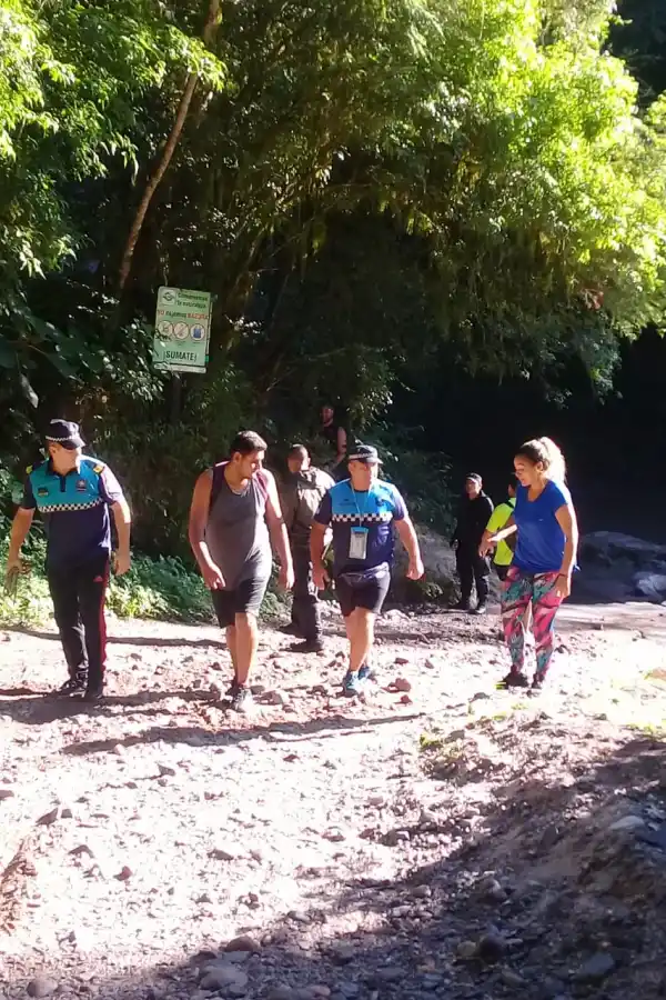 El Cadillal: rescatan a cinco jóvenes que se habían perdido en Aguas Chiquitas