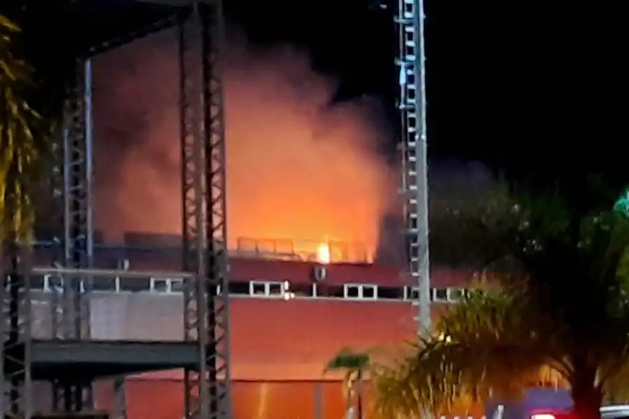 Las impactantes imágenes que dejó el fuego en el autódromo de Termas