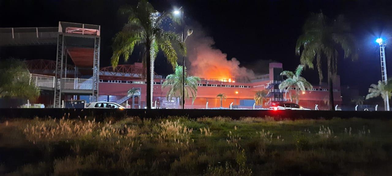 Las impactantes imágenes que dejó el fuego en el autódromo de Termas
