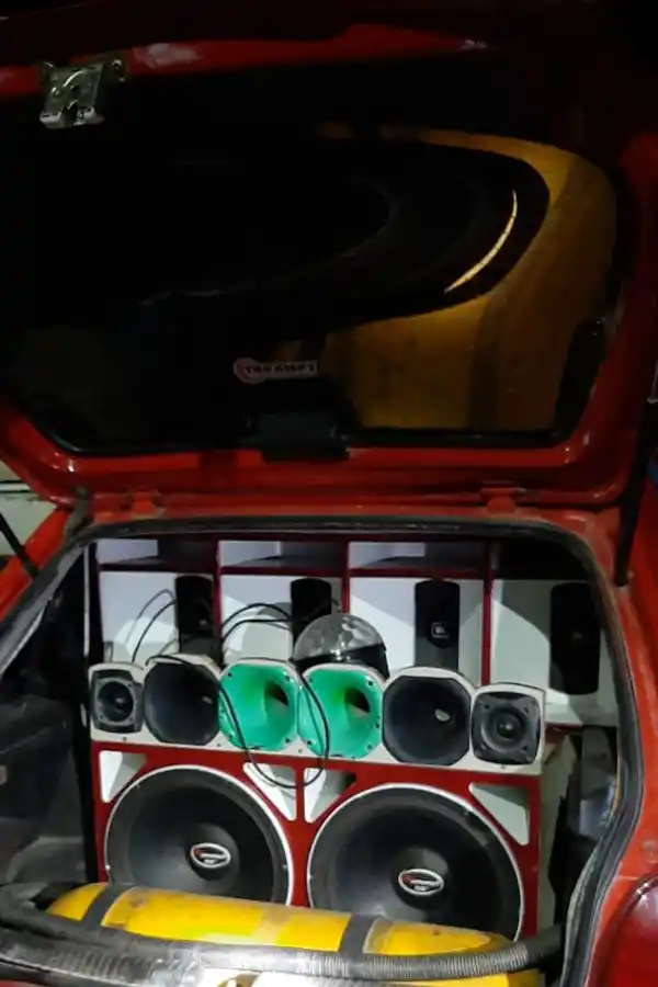 Este vehículo era utilizado para musicalizar la fiesta. 