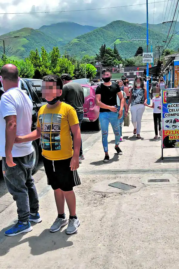 LOS NIÑOS TAMBIÉN. Se generalizó el uso del barbijo como 