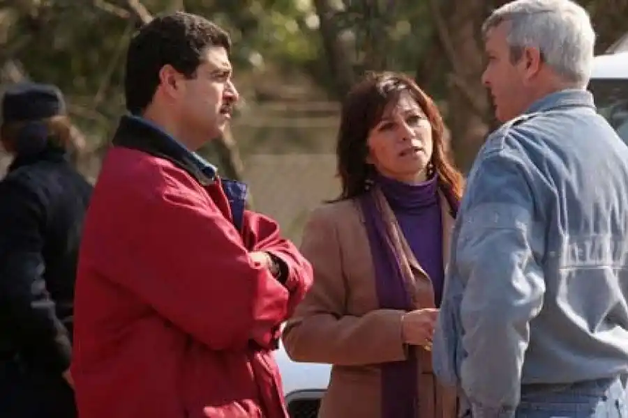 CHARLA. El ex jefe de Policía Hugo Sánchez conversa con la fiscala Adriana Giannoni y con el ex secretario Ernesto Baaclini.