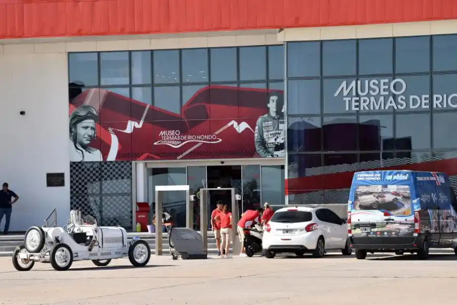 El fuego en las alturas no socavó el interior del autódromo de Las Termas