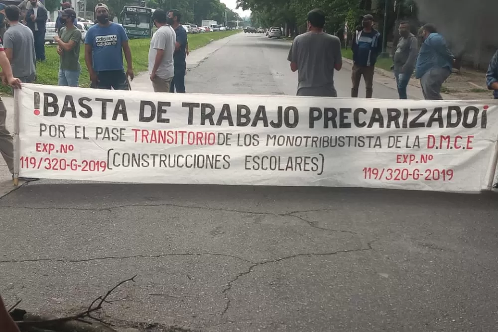 EN YERBA BUENA. Protesta de empleados de Construcciones Escolares. 