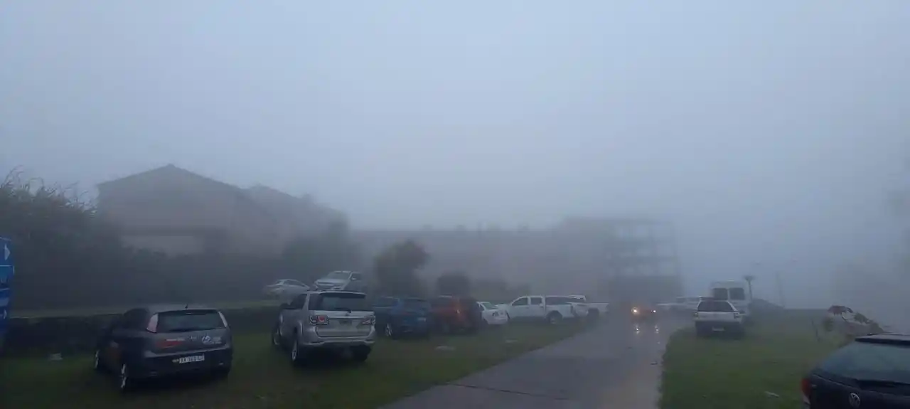 CLIMA LLUVIOSO. La hostería de San Javier con escasa visibilidad.