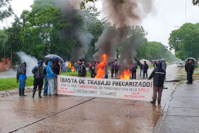 Cortan el tránsito en el acceso principal a Yerba Buena