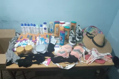 Dos mujeres fueron arrestadas cuando robaban prendas y artículos de higiene en un súper