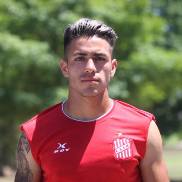 BUENA ALTERNATIVA. Juan González espera su oportunidad para anotar goles.
