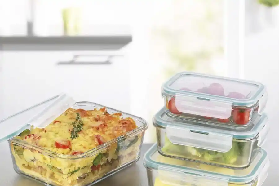 “TUPPER” DE VIDRIO. Sirve para conservar y también puede ir al horno.