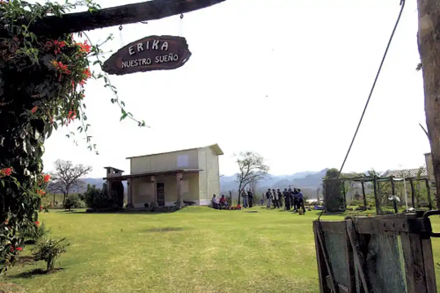 EL EPICENTRO. La casa de El Cadillal de las condenadas fue el punto de partida de la búsqueda de la docente asesinada, cuyo cuerpo nunca fue hallado.