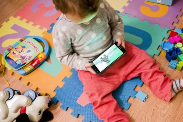 La edad del primer móvil para los más chicos