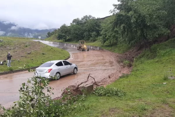 Las lluvias generaron daños en la ruta que conduce a Tafí del Valle