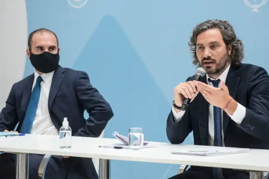 DUPLA CLAVE. El presidente Fernández apuesta al trabajo en equipo entre Martín Guzmán y Santiago Cafiero.