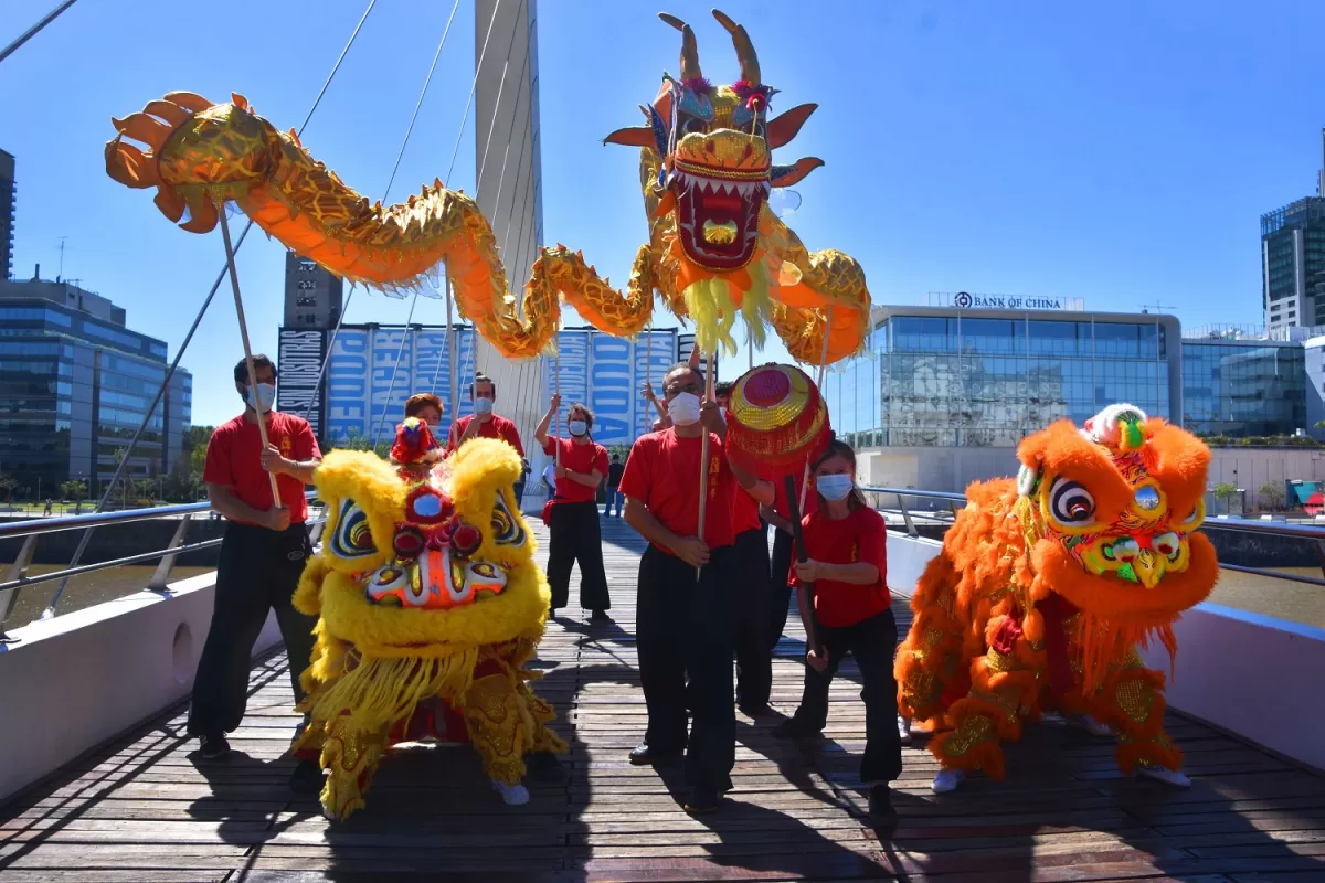 SÍMBOLOS. El Dragón no puede faltar en los desfiles chinos, aunque este año no podrán concretarse. TÉLAM 