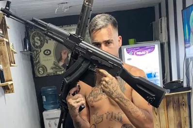 Detuvieron al cantante de trap Zaramay por posar con un arsenal