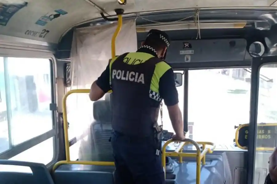 La Policía vigila colectivos de la línea 17  para prevenir robos