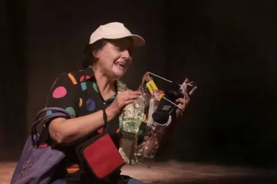 Jésica Yolanda vuelve a la calle a ofrecer barbijos y alcohol en gel