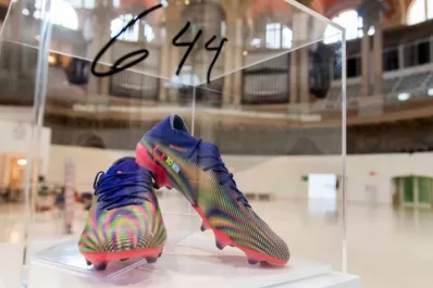 Los botines récord de Messi: del Museo de Arte de Cataluña a una subasta benéfica