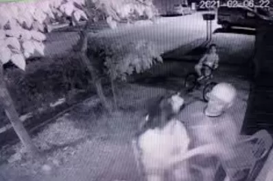 En 12 minutos golpeó a una mujer y le robó a una menor en Aguilares: quedó detenido