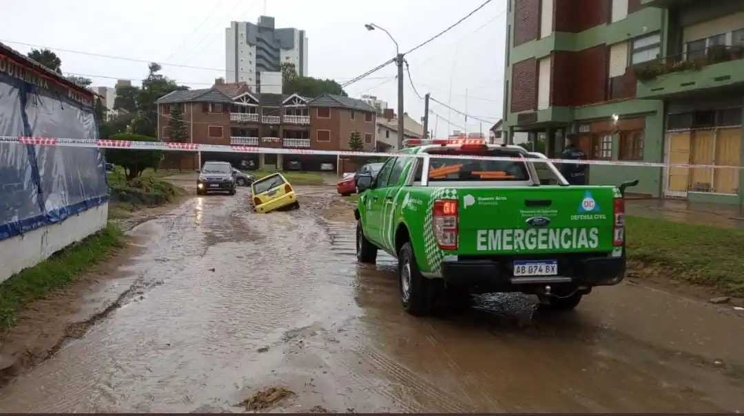 Así quedó Pinamar: calles anegadas y decenas de autos sufrieron daños luego del temporal
