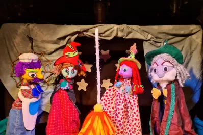 Títeres y teatro para niños y para adultos