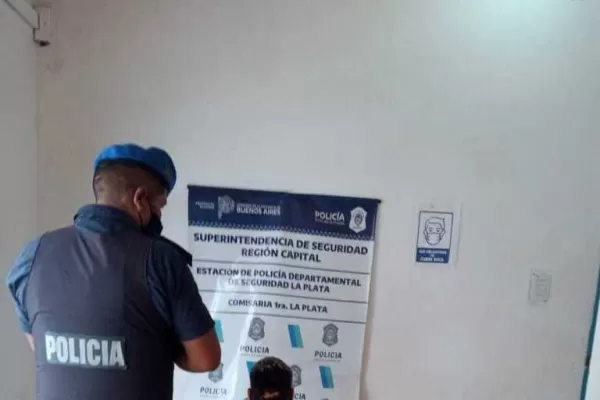 Un ladrón sin brazos ni piernas intentó robar una cartera, quiso huir y lo atraparon