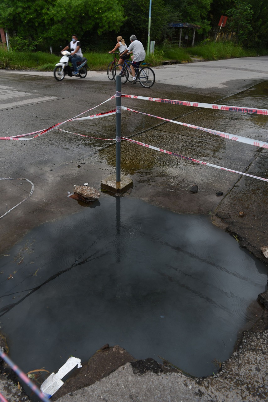 ZONA OESTE. Una añeja rotura en Félix de Olazábal y San Juan.