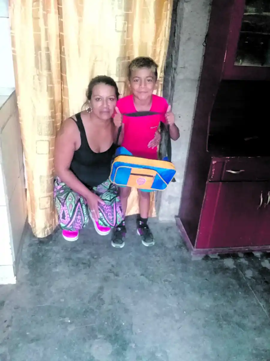 CON MAMÁ. Sara Barrionuevo, ama de casa y empleada municipal, es uno de los grandes sostenes que tiene “Catu” para animarse a soñar.