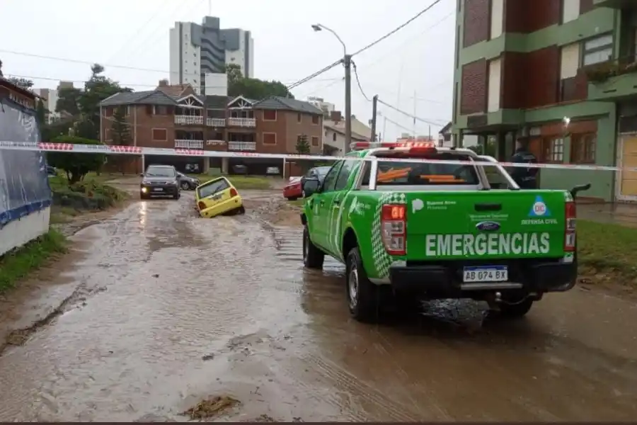 Así quedó Pinamar: calles anegadas y decenas de autos sufrieron daños luego del temporal