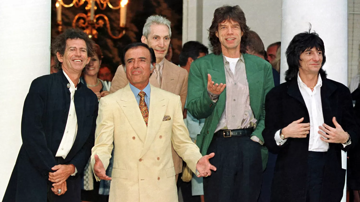 Carlos Menem con los Rolling Stones. FOTO REUTERS
