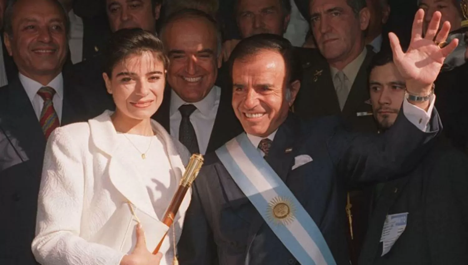 Carlos Menem, el día que asumió su segunda presidencia.