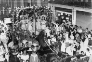 Tucumán retro: desfile de carrozas en los años 50