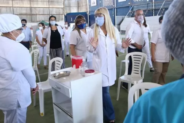 Tafí Viejo: el Club Villa Mitre se convirtió en un nodo de vacunación