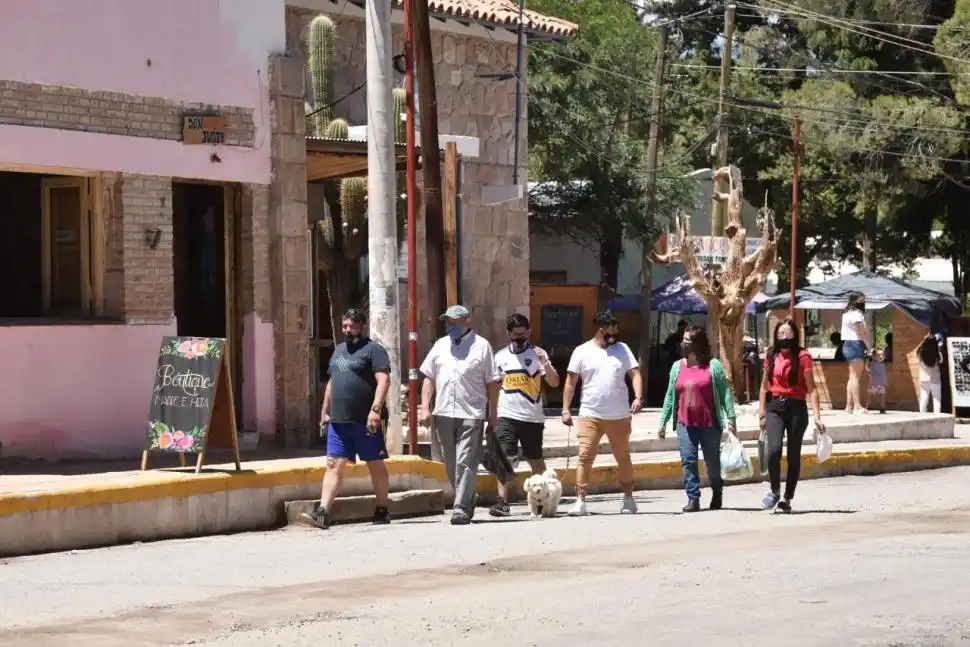 NADA DE JUEGOS NI DE AGUA. Compras y paseos es la tónica.