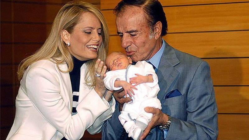 CORTO AMOR. Carlos Menem y la chilena Cecilia Bolocco se casaron en mayo de 2001 y tuvieron a su hijo, Máximo.