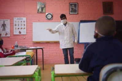 Los docentes de riesgo en Tucumán, podrán adherirse a una licencia especial