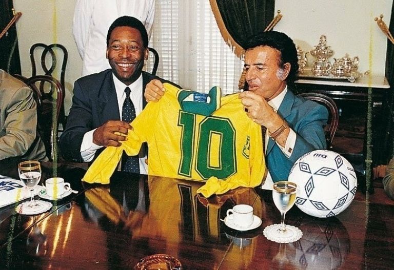 CON “O REI”. Pelé visitó a Menem en 1995 como ministro de Deportes.