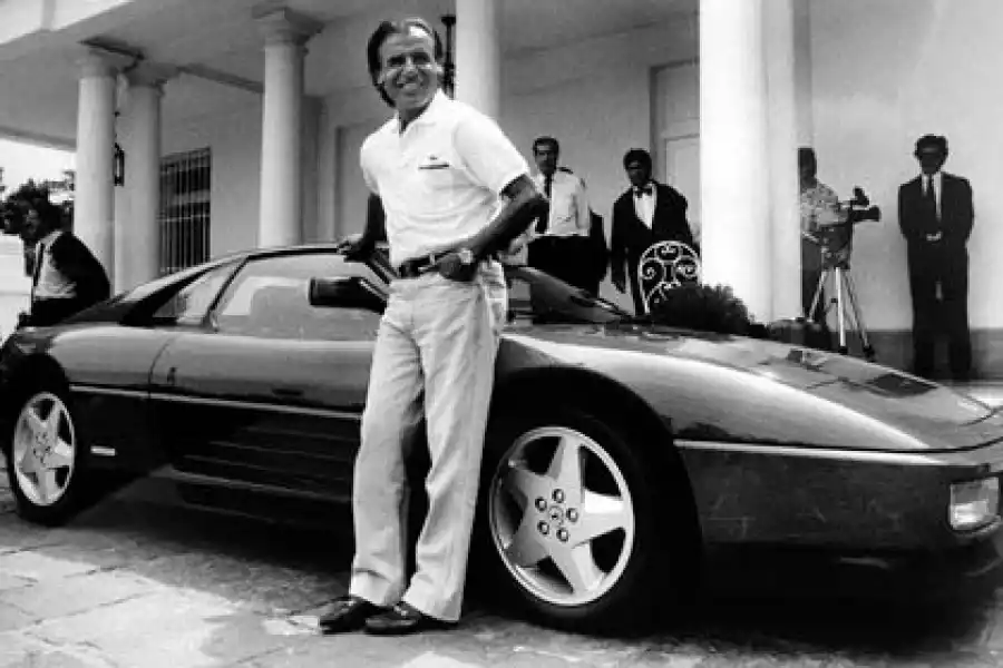 UN ÍCONO. La Ferrari 348tb fue un regalo del empresario italiano Massimo del Lago. La manejó a 190 km/h en un viaje a Pinamar. Finalmente, por cuestiones “éticas” se vio obligado a subastarla.