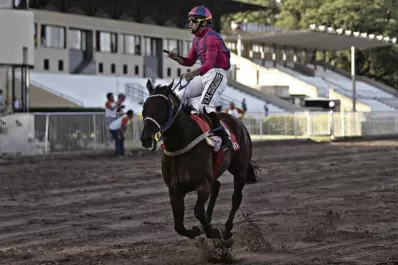 Sin Arnoldo, el trono espera su nuevo rey