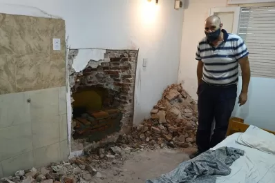 Santa Fe: tomaron de rehén a una familia y abrieron un boquete en la casa para robar una empresa de caudales