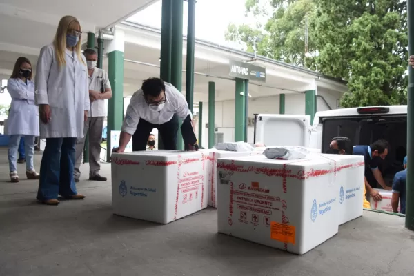 Chahla ratificó que no habrá turnos con horario para la vacunación, sino que se asignarán días