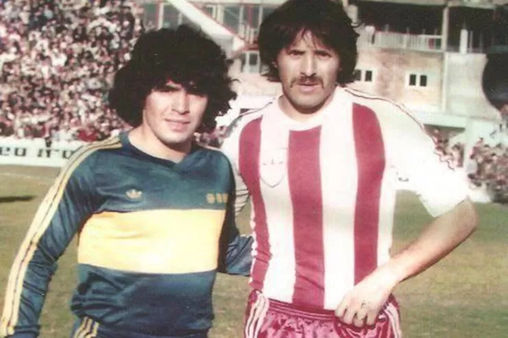 CAMPEONES DEL MUNDO. Maradona, capitán en México 86, falleció el año pasado, y Luque fue decisivo en el 78. 